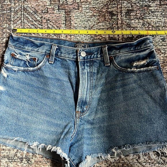 Abercrombie jean shorts 31/12 - Picture 2 of 5